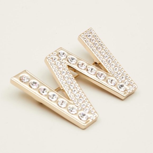 MaxMara Jewelry - NWOT Weekend Max Mara Label-cut Logo Rhinestone Brooch Size:OS White All seasons